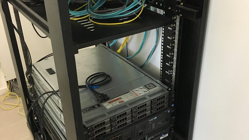 换锁：在确认锁具无法修复的情况下，进行换锁。更换锁具时，要注意以下事项：